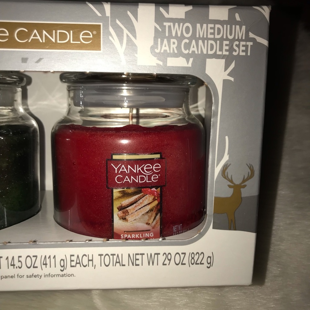Yanke 𝙷𝚘𝚕𝚒𝚍𝚊𝚢 candle - Picture 2 of 3